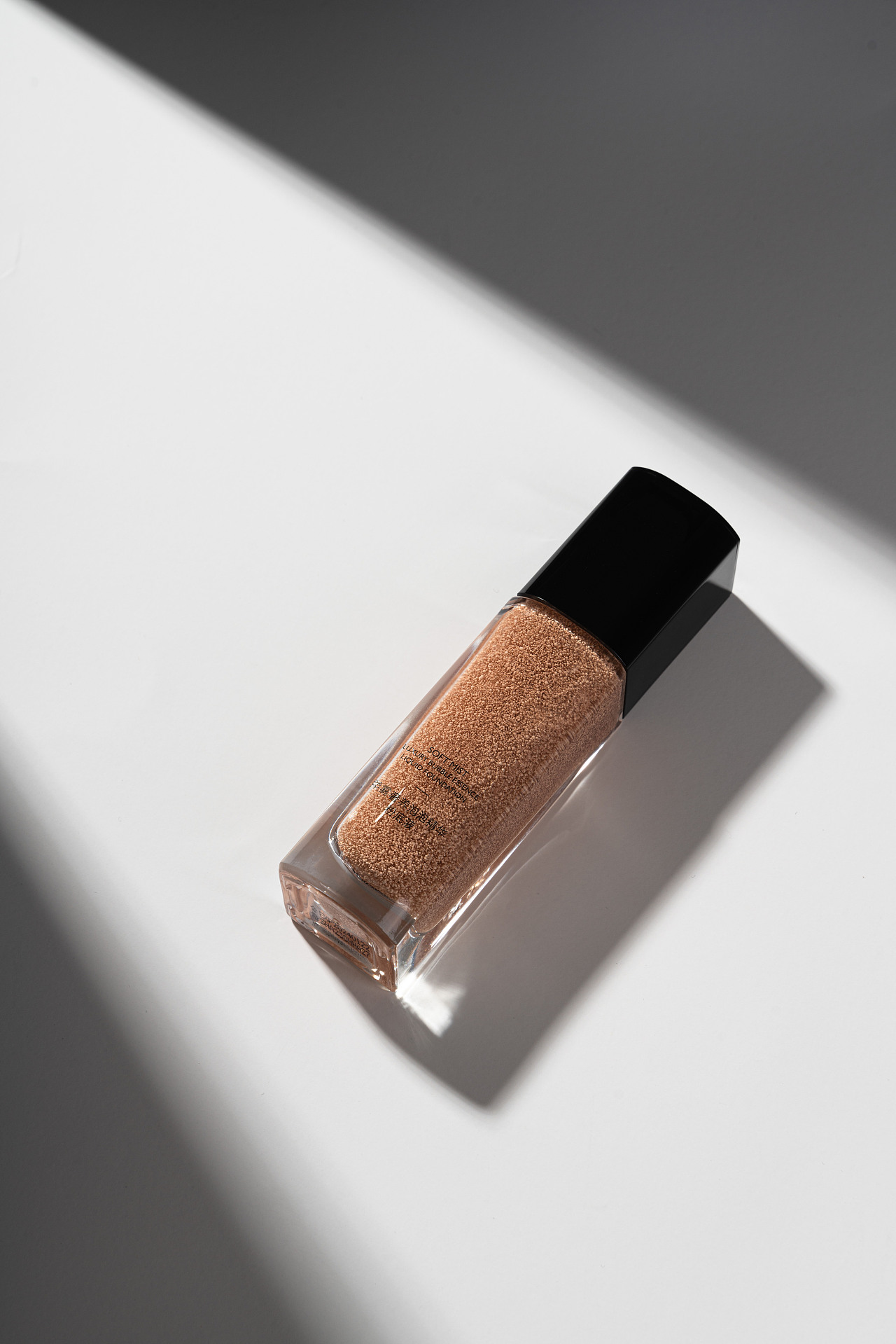 化妆品丨精华粉底液-创意拍摄