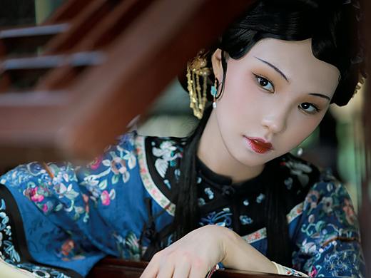 《庭院深》