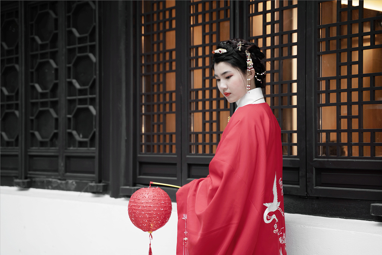 一袭红衣醉白鹭