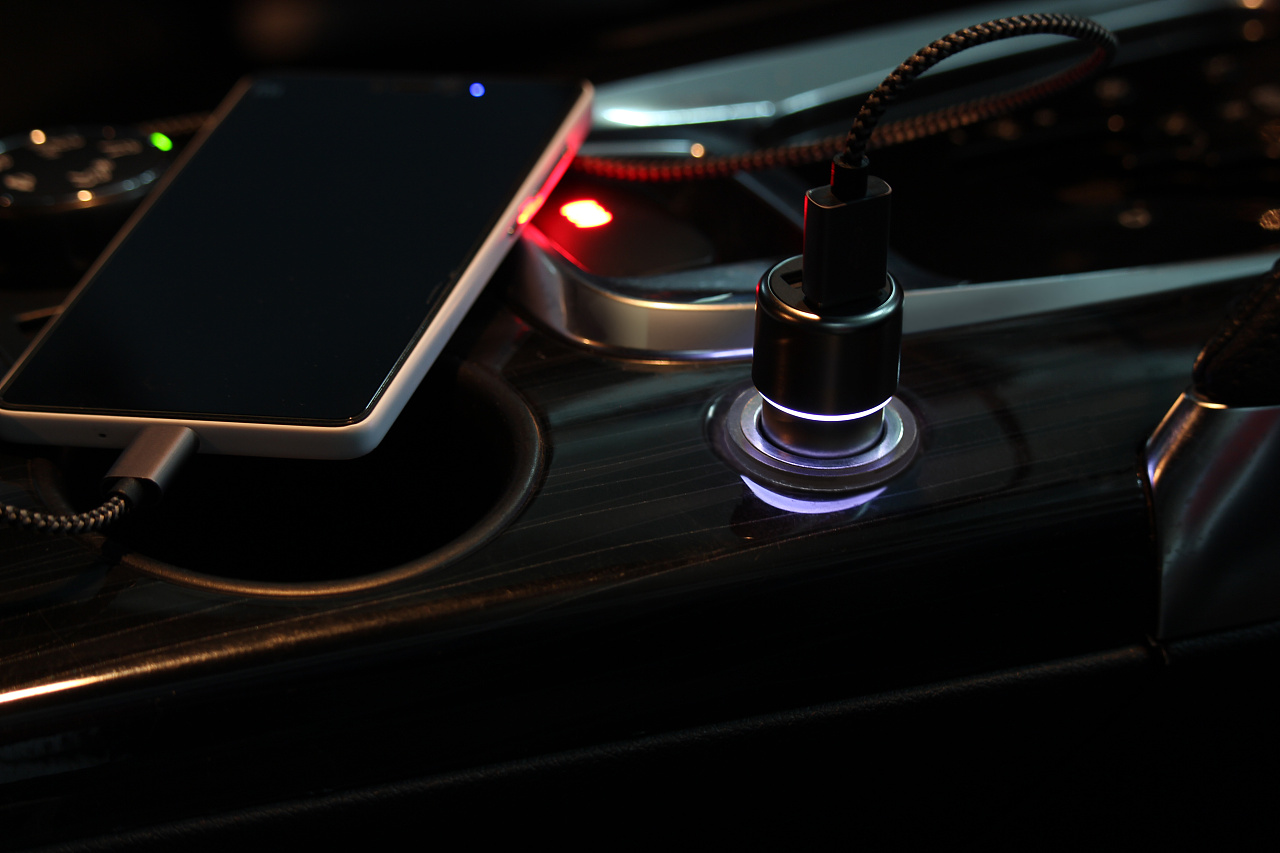 紫米车载充电器产品摄影