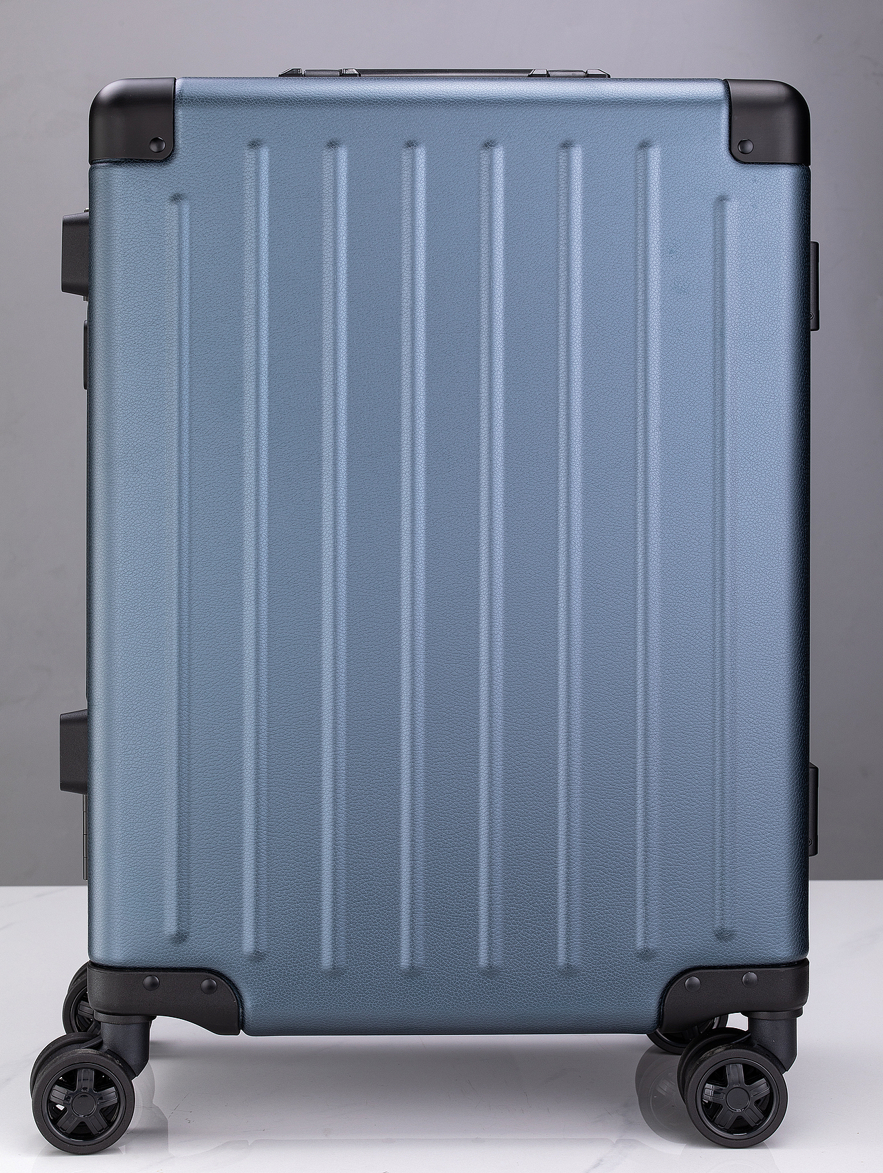 铝框万向轮行李箱拍摄 视频制作 画册制作 网上开店（图ZMjU5MzM2OTcy） - 产品摄影 - 站酷设计师岭南视觉原创素材 - 站酷ZCOOL