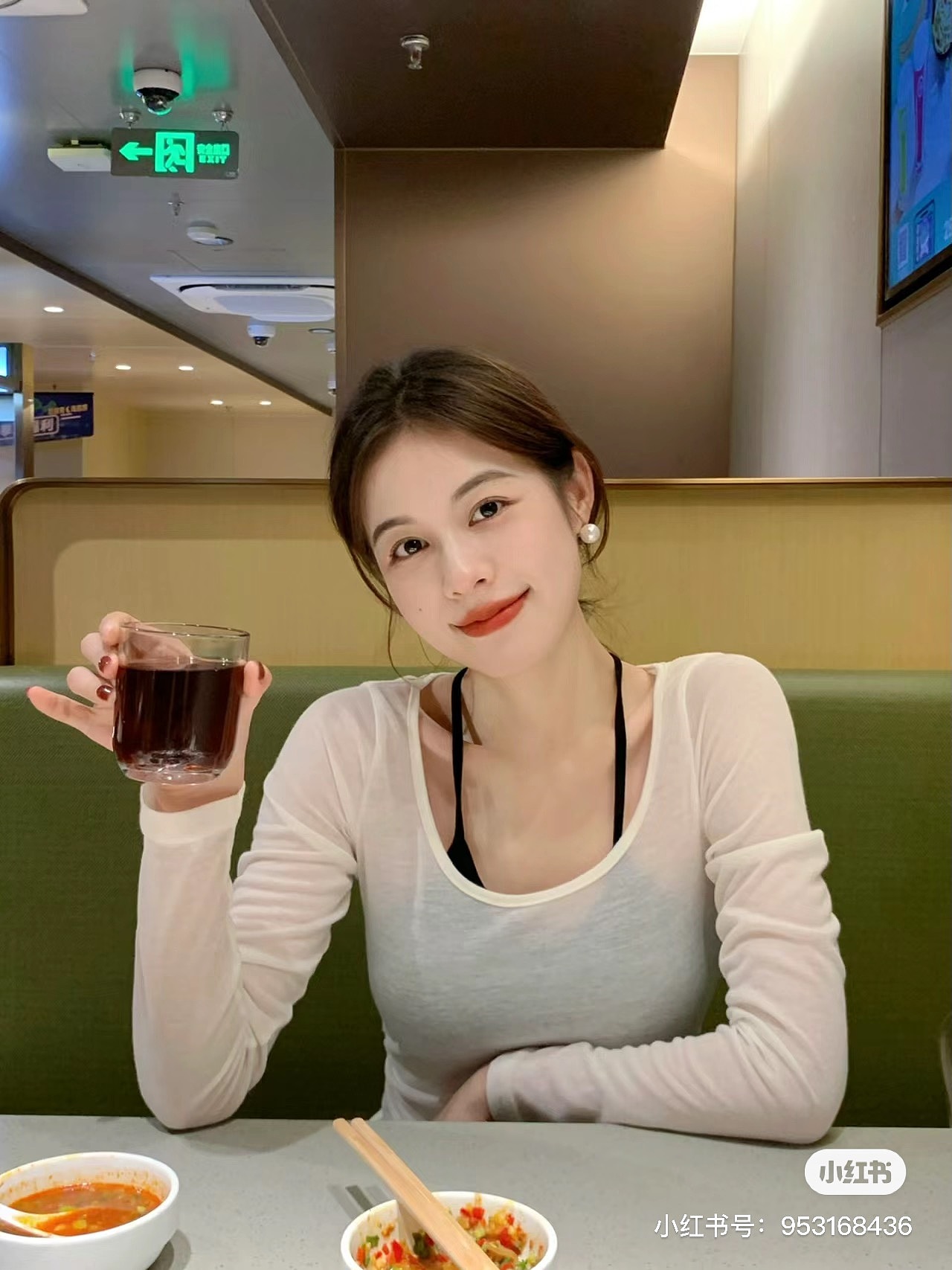 收藏的一些拍照姿势（女生）（图ZMzc2NDAyMTk2） - 人像摄影 - 站酷设计师Z93222229原创素材 - 站酷ZCOOL