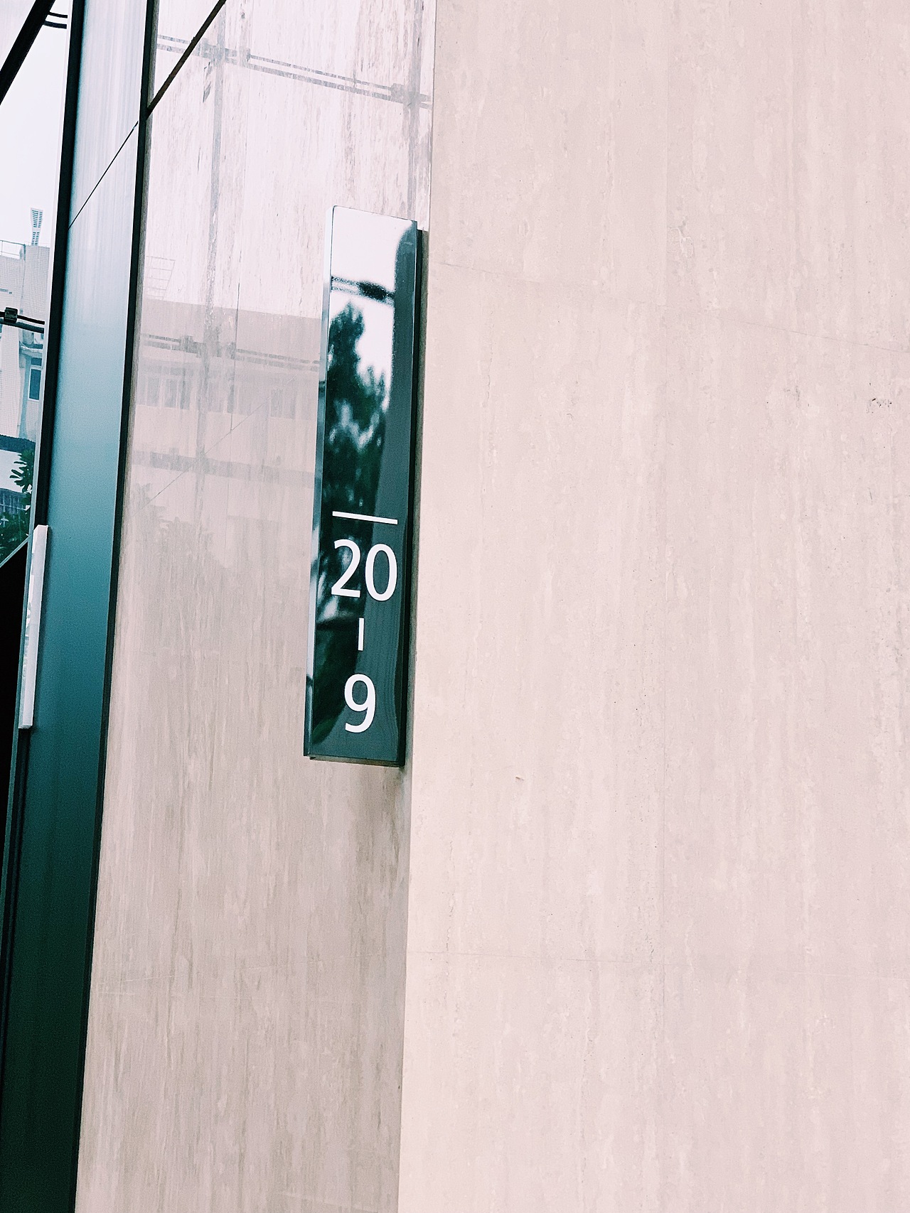 奋发设计分享广州颐德中心大厦导视系统设计