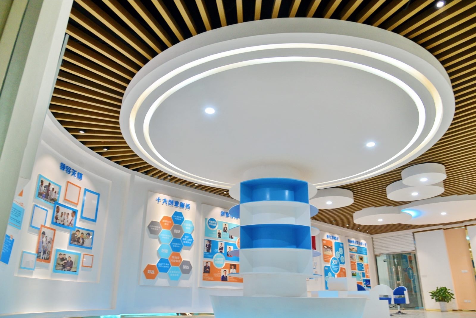 成都孵化园办公室展厅室内装修设计效果图