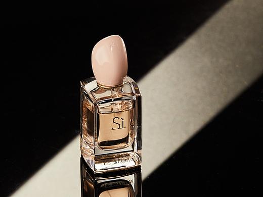 化妆品/护肤品/香水静物摄影——阿玛尼Armani Si香水 