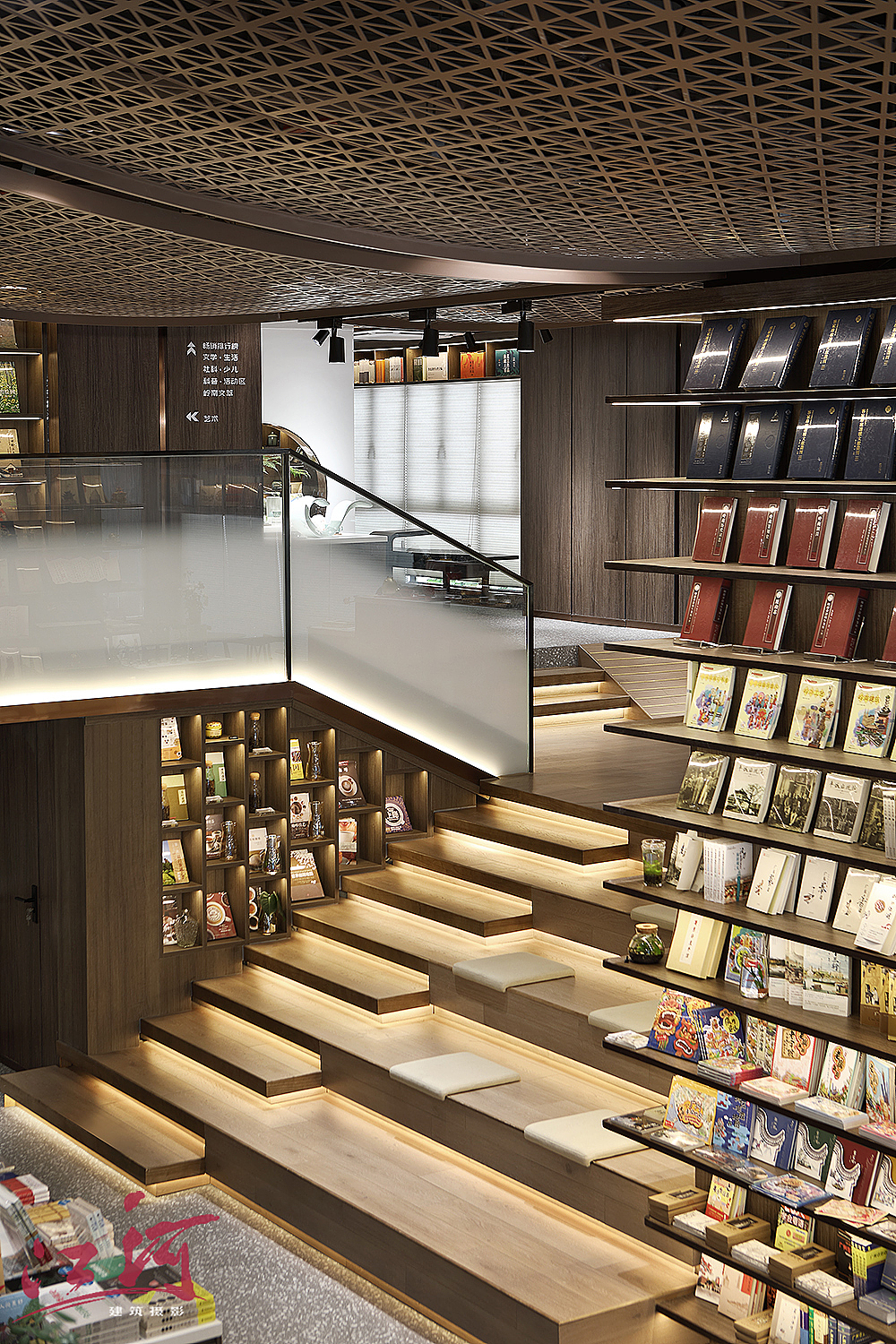 新华书店摄影|书店店面拍照|书店摄影|书店空间摄影（图ZMjcyODM0NzAw） - 环境/建筑摄影 - 站酷设计师室内空间摄影原创素材 - 站酷ZCOOL