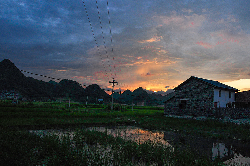 舅舅看到我到處跑來拍日落,就說,每天都有日落的怎麼現在這麼稀罕