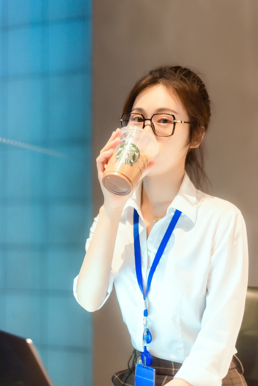 白领下班日常（图ZMzE0MDU0ODI4） - 人像摄影 - 站酷设计师青岛摄影师野子原创素材 - 站酷ZCOOL