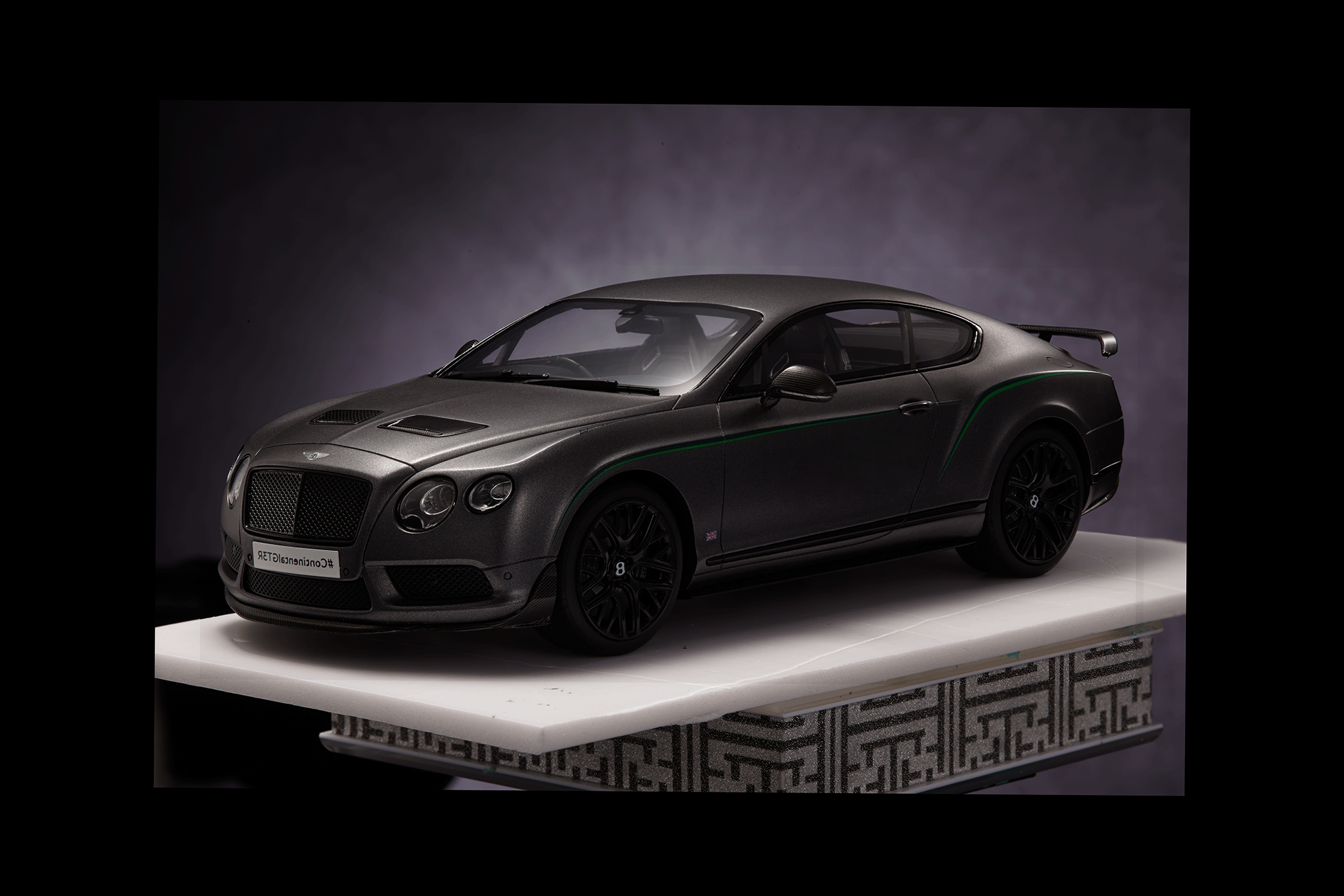 以假乱真宾利汽车模型拍摄精修