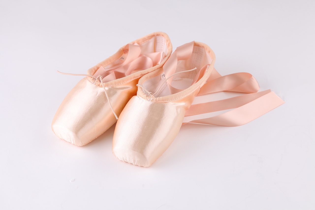 舞蹈鞋13（图ZOTg2Nzk4MTI=） - 产品摄影 - 站酷设计师常思己过1992原创素材 - 站酷ZCOOL