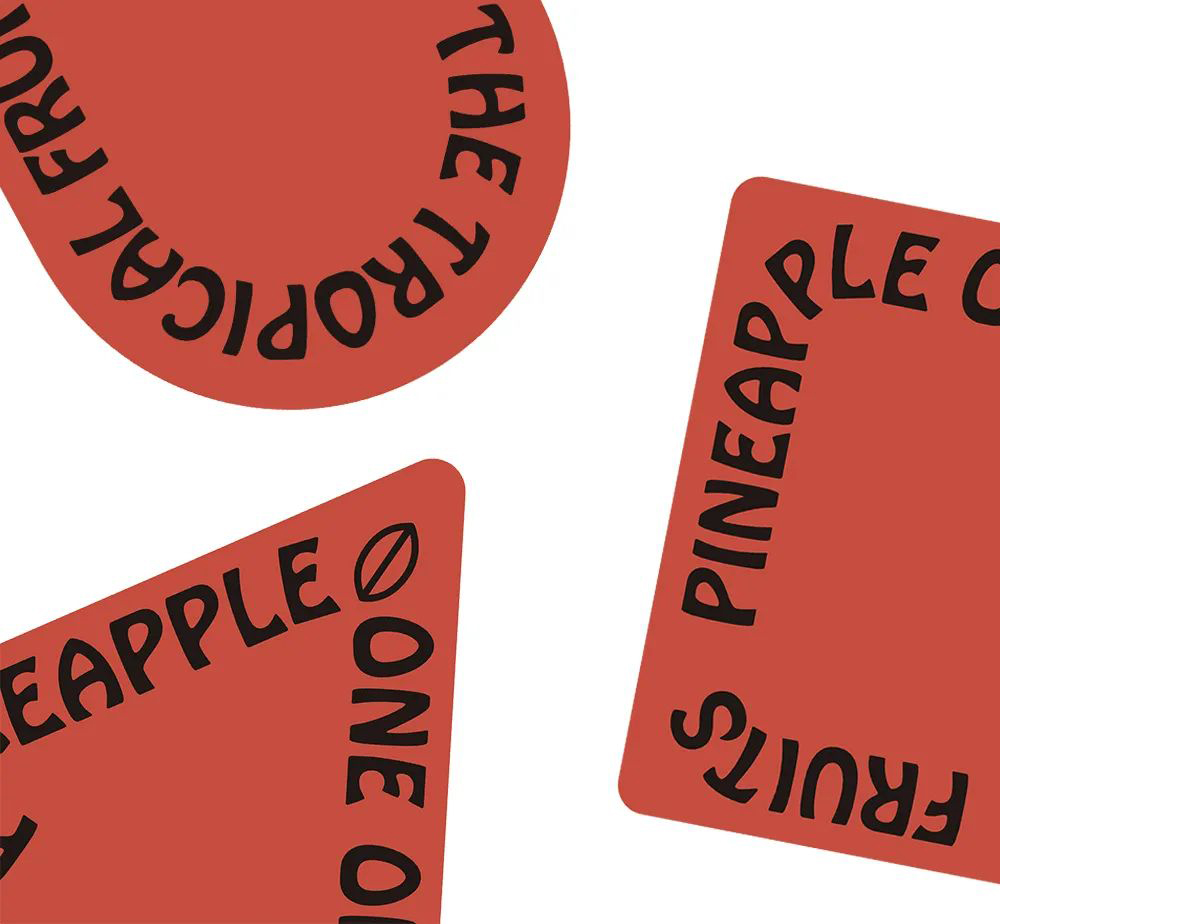 在贴纸里经常使用绕排的文字,因为绕排总能让文字与形状边缘