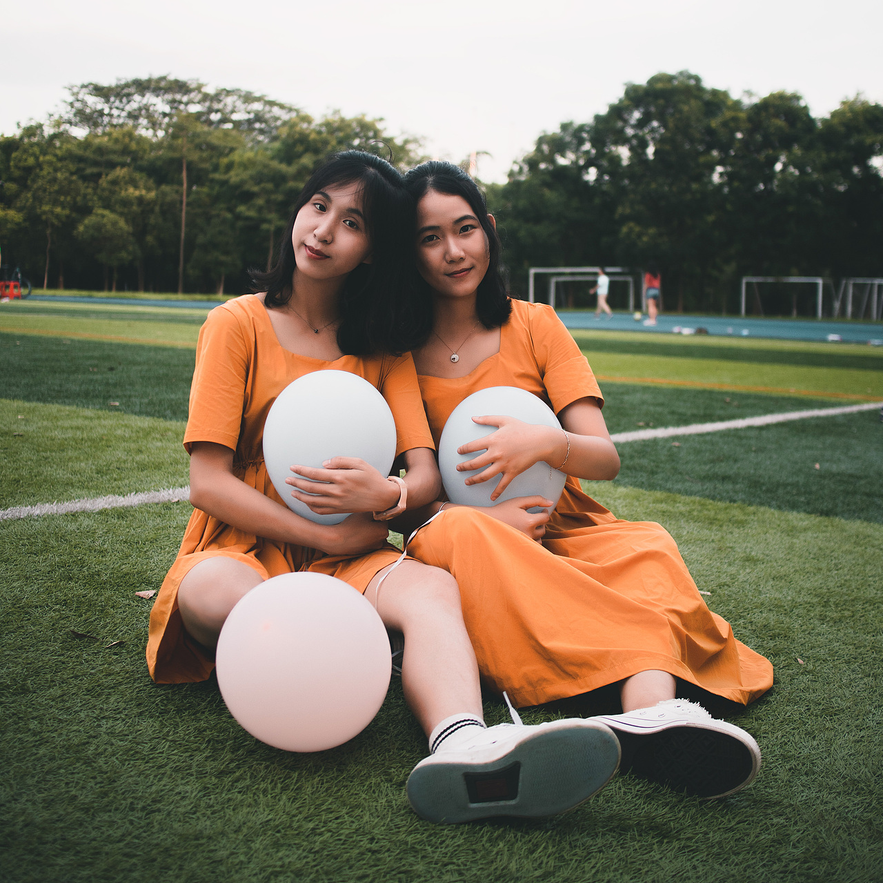 大学校园闺蜜照