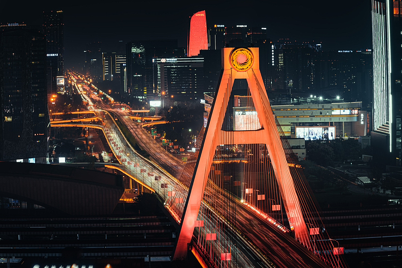 天府立交 |太阳神鸟与中国红的相遇