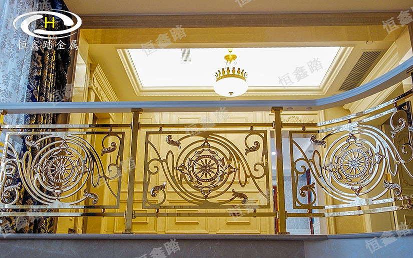 酒店金色铝艺弧形楼梯护栏