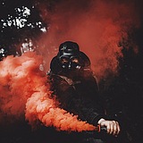 深夜谷雨的头像