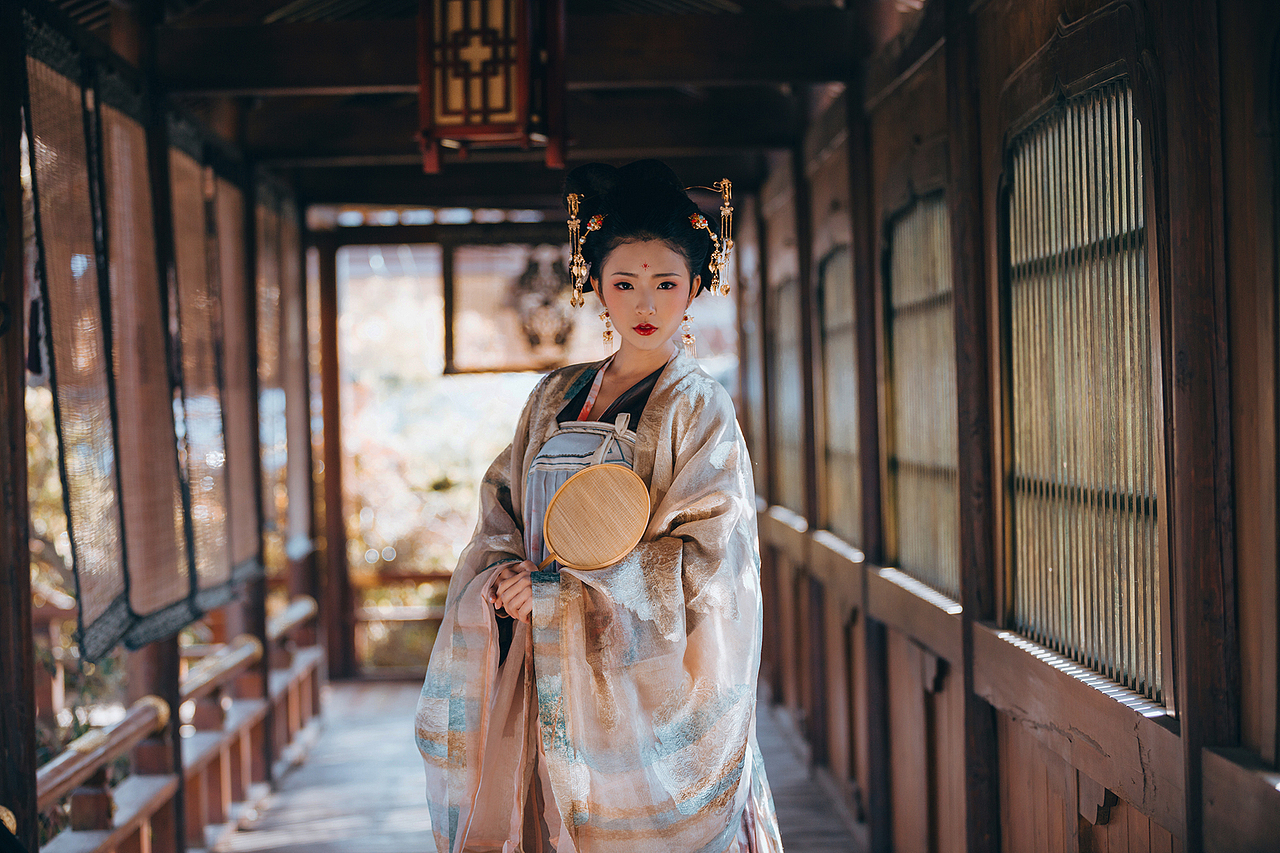 生于帝王家，困于城府中（图ZMTA0OTk2NTM2） - 人像摄影 - 站酷设计师小白_BYF原创素材 - 站酷ZCOOL