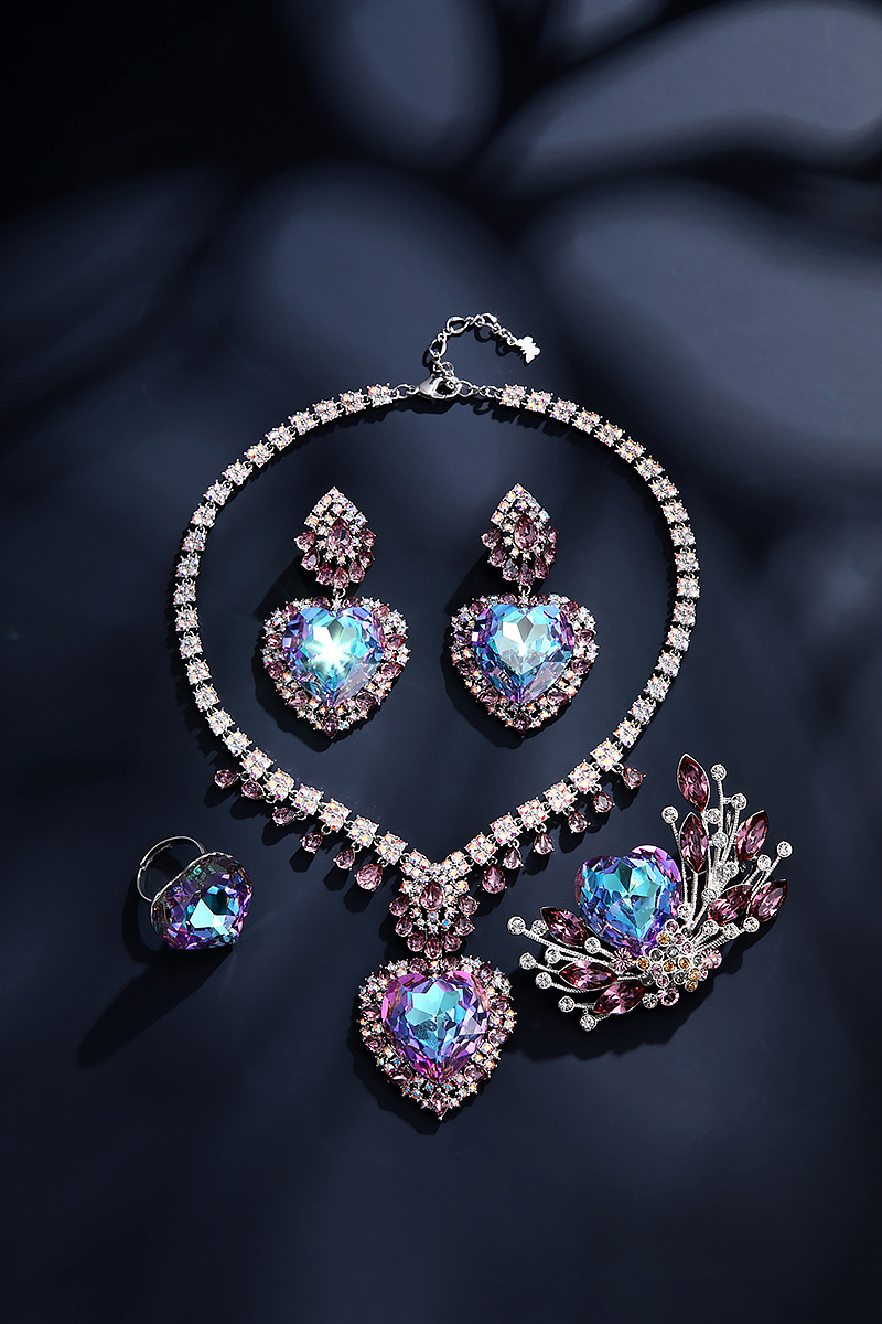 深蓝底 首饰摄影 彩色宝石套装 彩宝 施华洛世奇 项链