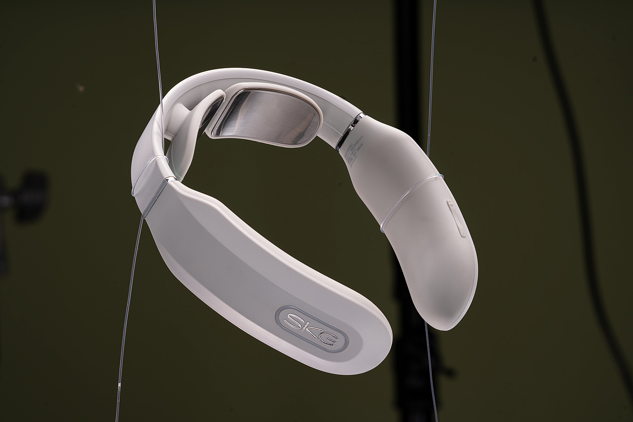 頸部按摩儀（圖ZMjU0Mjc3MTg0） - 產(chǎn)品攝影 - 站酷設(shè)計師商業(yè)攝影師阿鋒原創(chuàng)素材 - 站酷ZCOOL