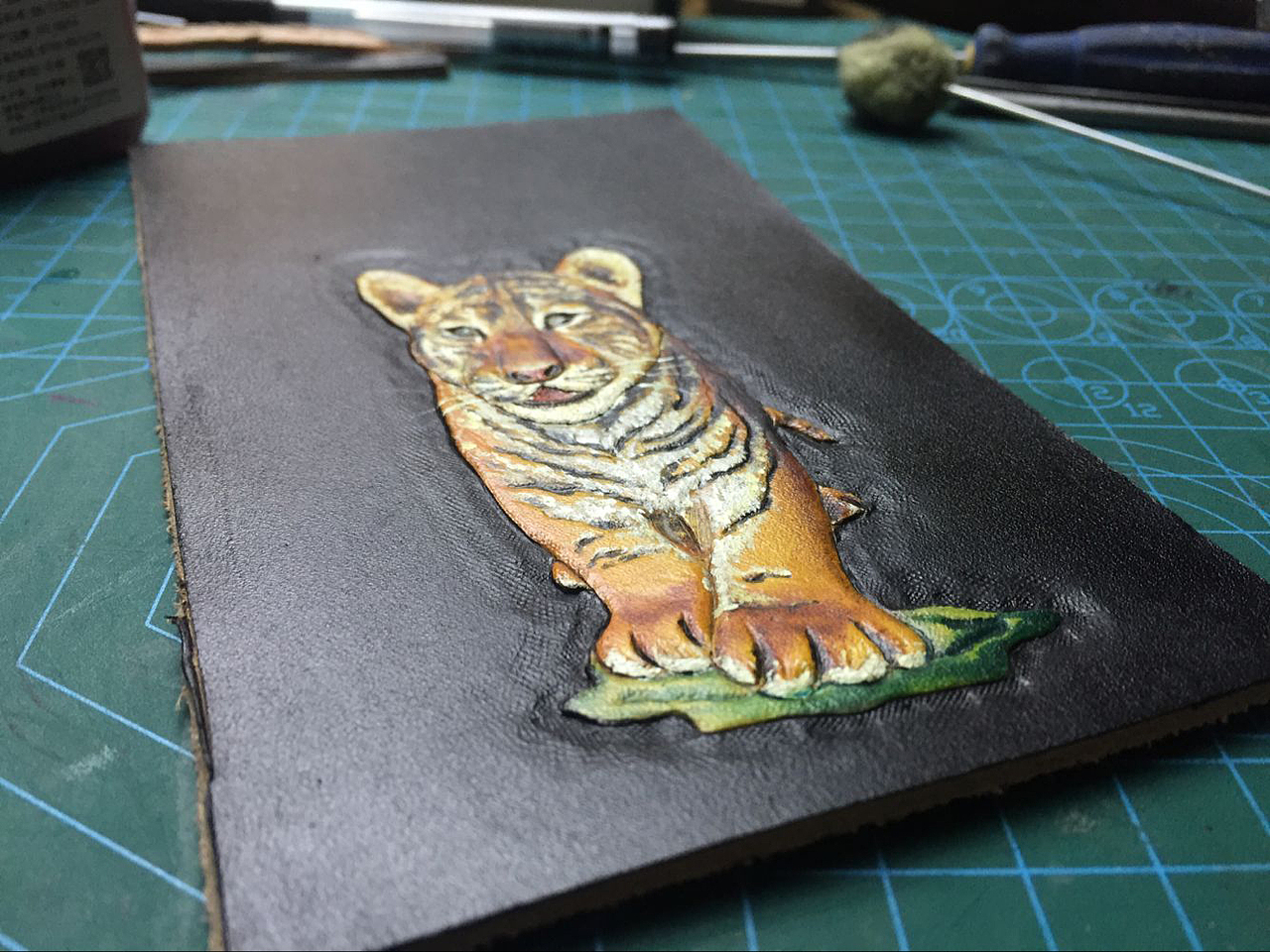 小小虎纯手工手机壳 皮雕