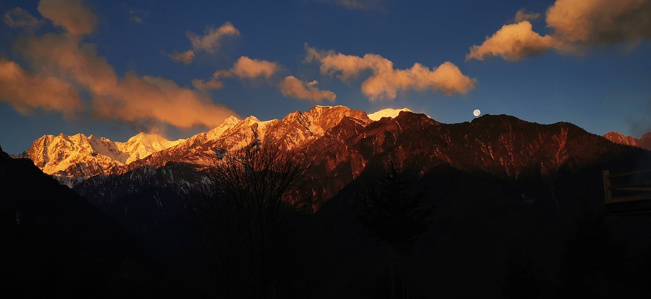 川西日照雪山风光（图ZMjE0MTU5OTAw） - 风光摄影 - 站酷设计师Elaine898989原创素材 - 站酷ZCOOL