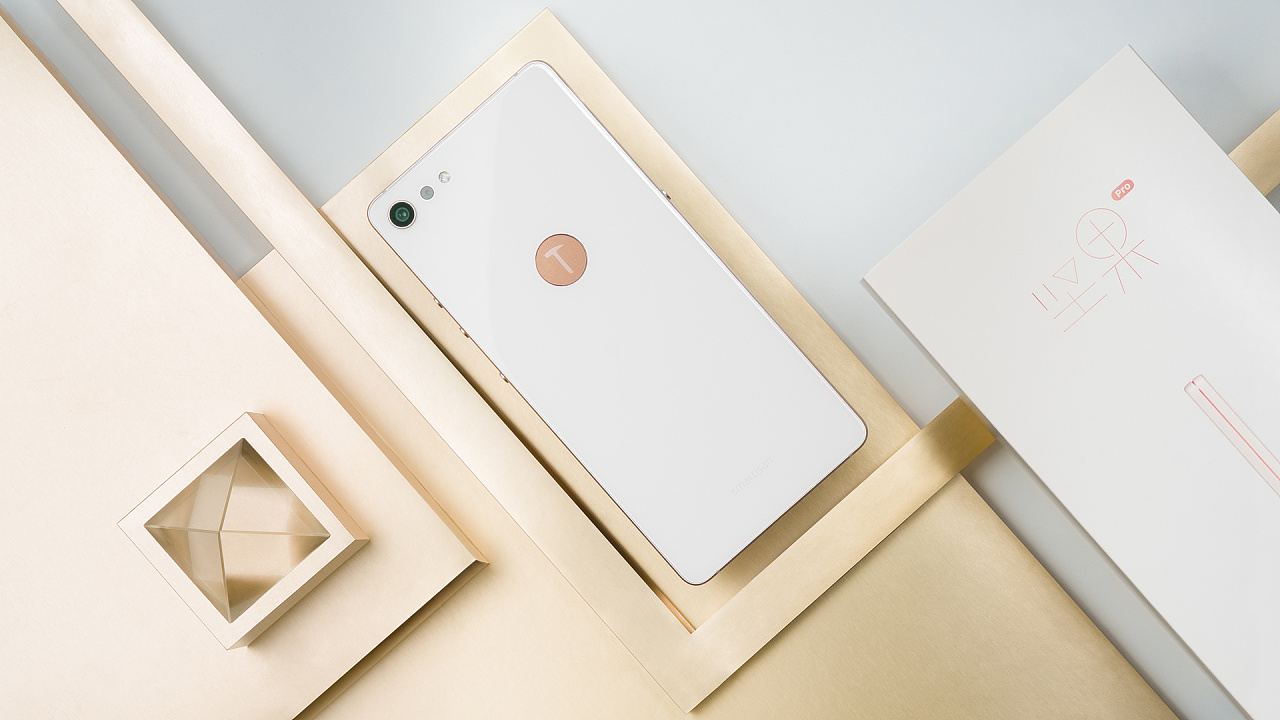 锤子手机坚果pro2浅金色 科技与人文的金线