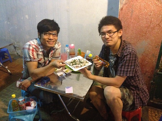 黄哥朋友的烤鱿鱼，偏酸甜，口味独到且奇怪.......