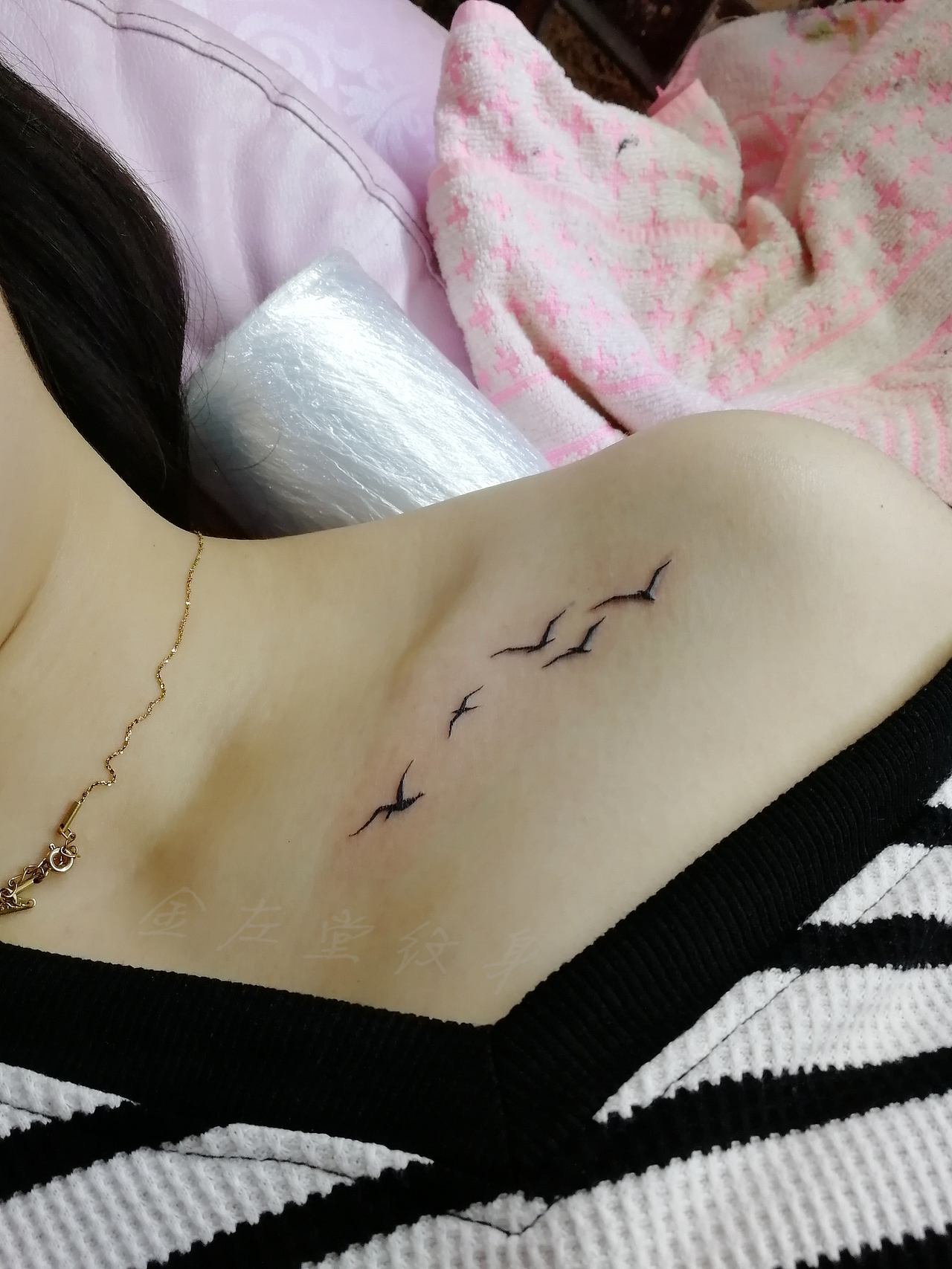 小清新锁骨燕子纹身水冶金左堂纹身遮盖疤痕修改纹身