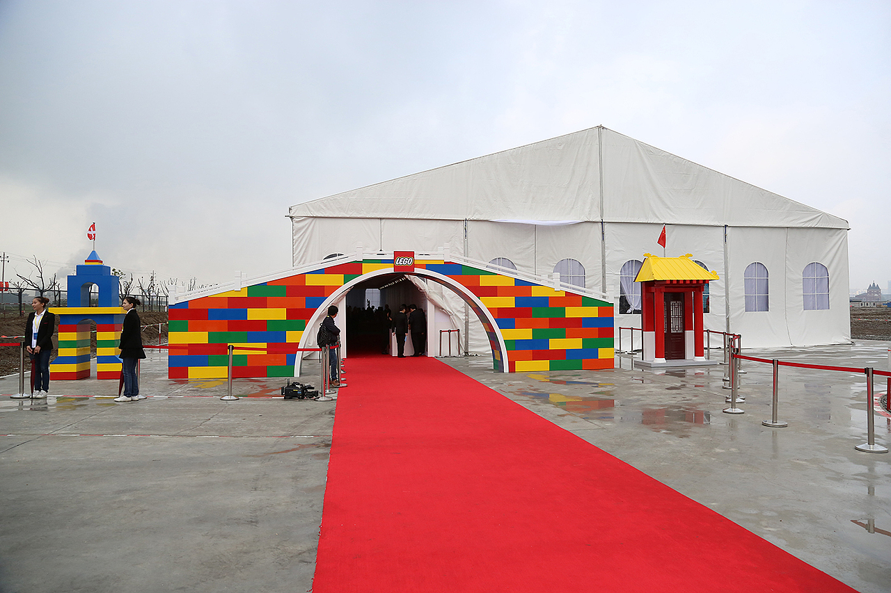 入口处LEGO乐高桥,寓意LEGO乐高从丹麦到中国