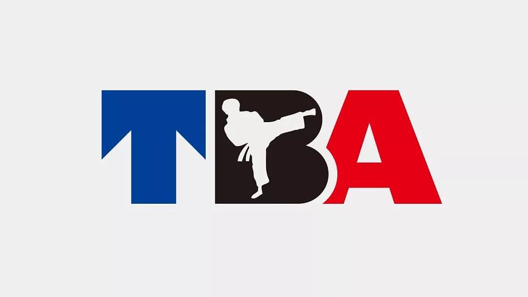 标志理念演绎:TBA跆拳道宝贝联盟标志采用国际主义设计理念,由TAEKWON BABY ASSOCIATION首字母组成,字体浑厚有力,简洁大方,国际化调性输出。字母B里融合儿童横踢剪影,增强了标志的识别属性,搭配跆拳道特有的基础色系红、蓝、黑,活泼多彩,通过对字母T笔画的艺术处理,增强审美整体性的同时也构成了山脉的图形要素,寓意坚实、高度、求索的联盟理念。