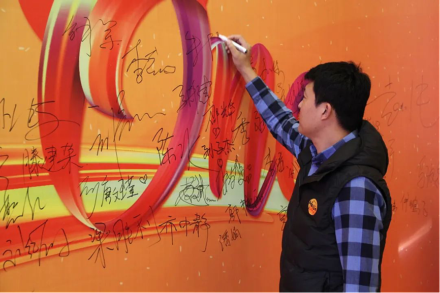 通广传媒-2021年度会议主视觉画面设计、应用（图ZMjQ0ODMyOTE2） - 海报 - 站酷设计师一只动物园原创素材 - 站酷ZCOOL