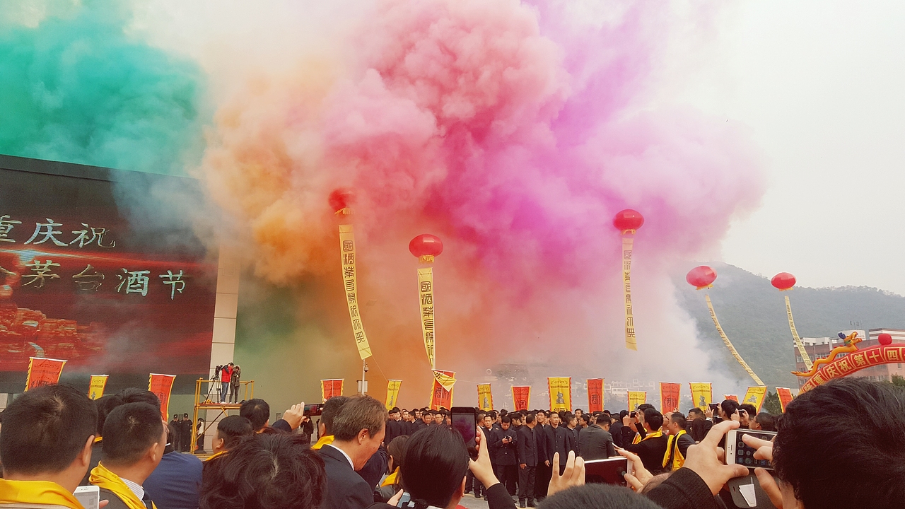 茅台酒节 捏塑“国酒”“国花”（图ZOTU2NzM4MzY=） - 人文/纪实摄影 - 站酷设计师hezems原创素材 - 站酷ZCOOL