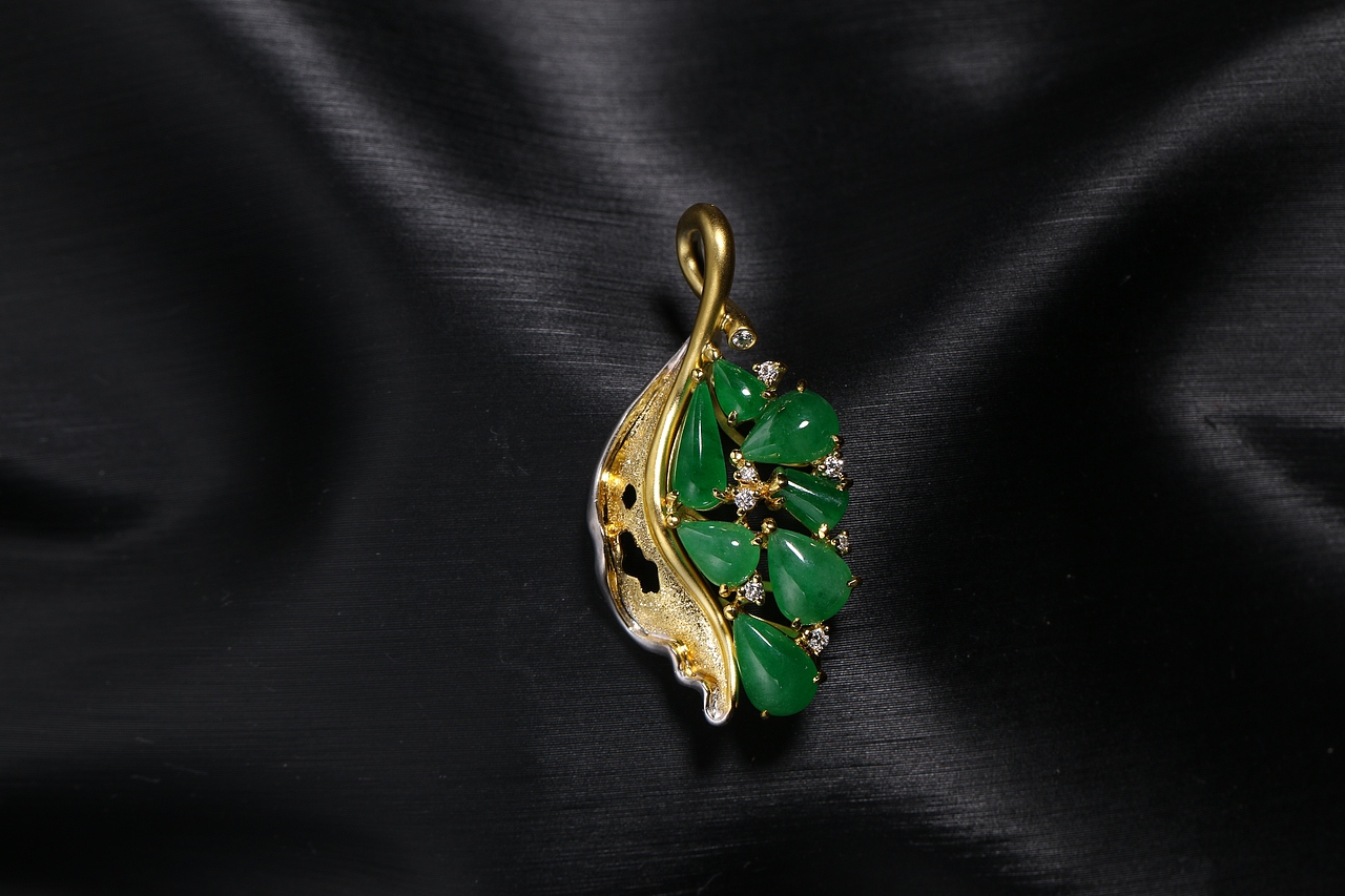 【蚂蚁创意镶嵌】      18K金镶嵌翡翠  《枯叶逢春》