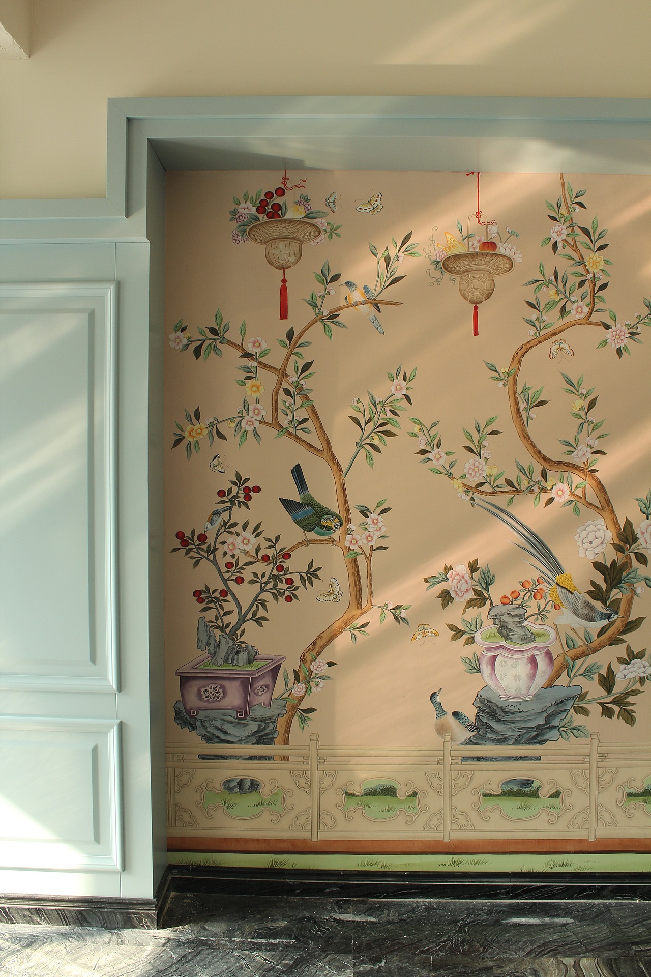 纯手工绘制的大型背景墙壁画王室真丝手绘墙纸图片