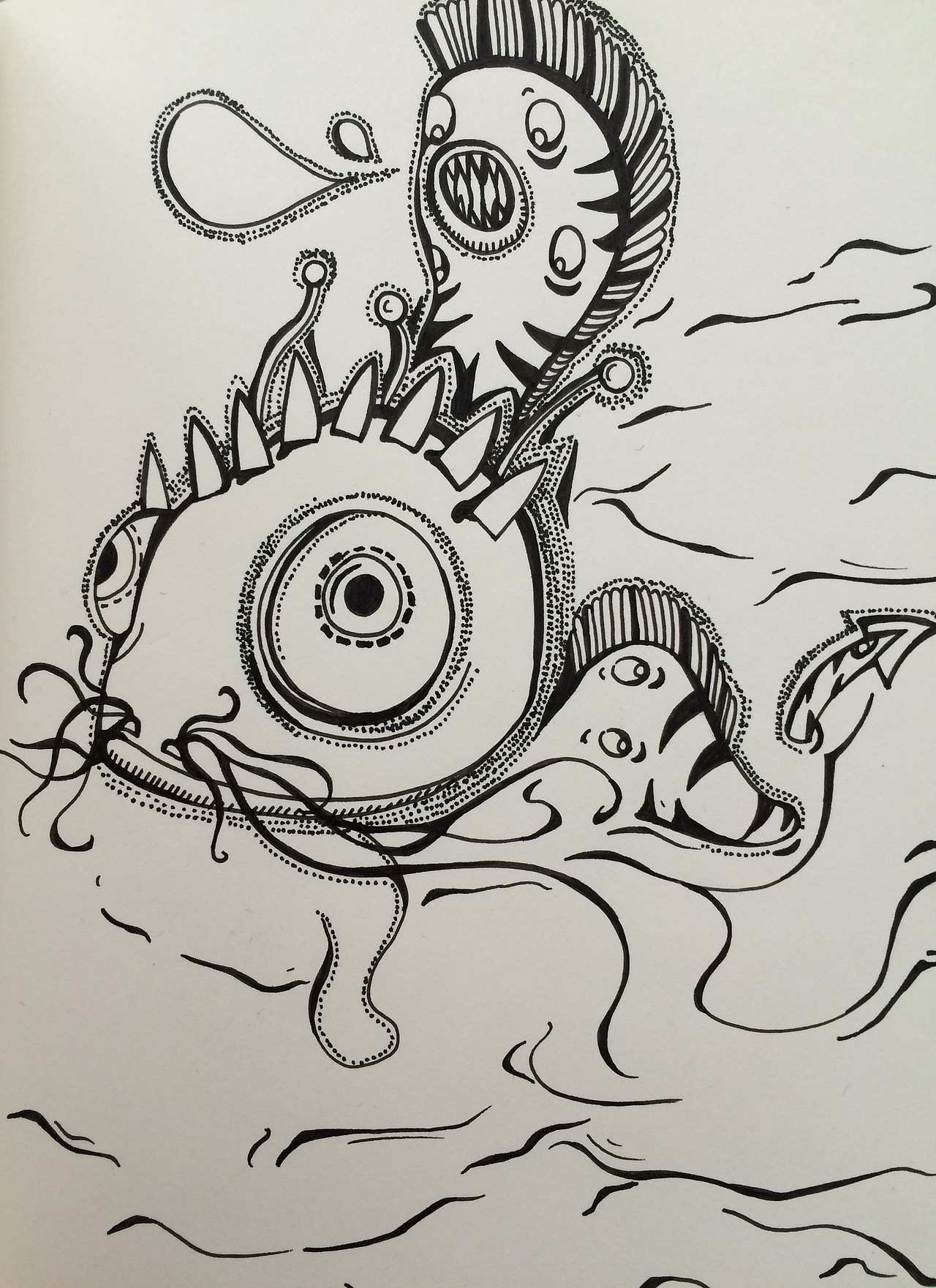 看到央美的题目 就用水笔画了两条变异的鱼 一条剁椒鱼头 一条海蛟鱼