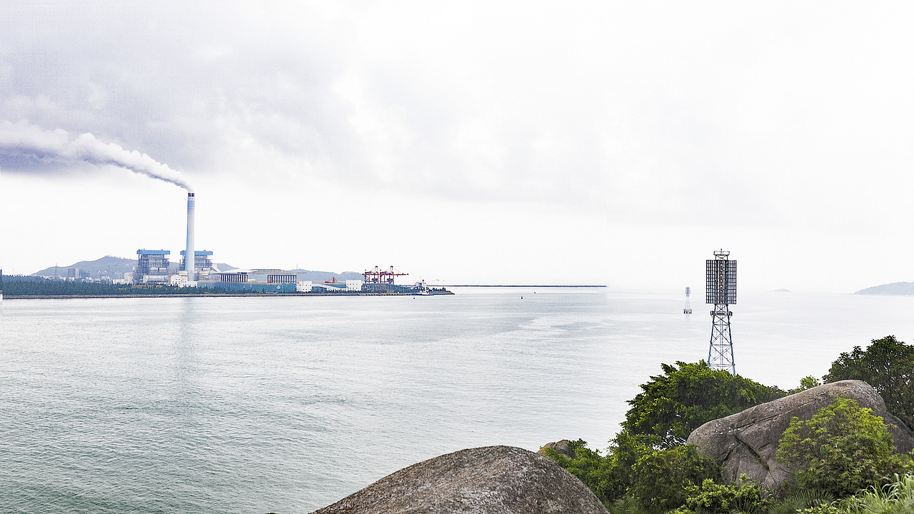 看海看久了想见人,见人见多了想看海。