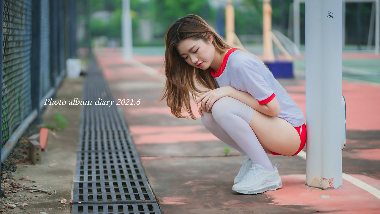 像不像当年你们偷看体育课上的女同学?