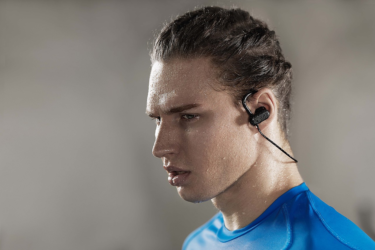 耳机（图ZMTY3ODc0Mzgw） - 人像摄影 - 站酷设计师洛维long原创素材 - 站酷ZCOOL