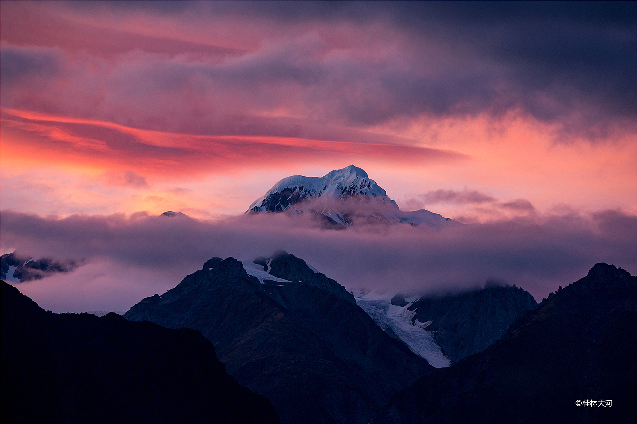 焦段和视角,作品会很不一样,而景色总是稍纵即逝,根本来不及去换镜头