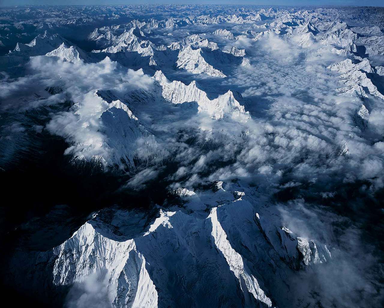 漫步喜马拉雅山麓的雪山之国 徒步在史诗级的EBC线路｜全球GO_凤凰旅游