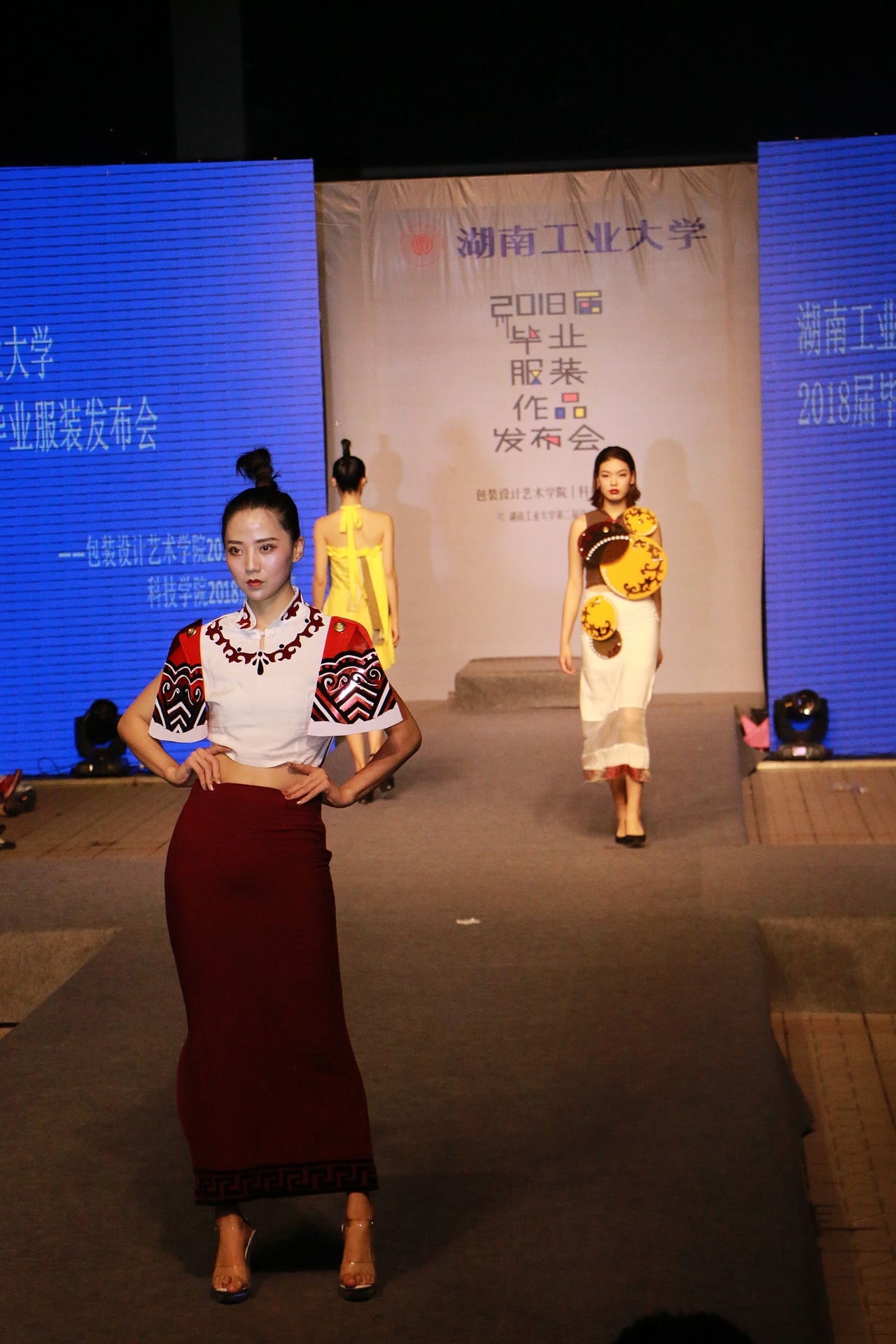 #2018毕业展#湖南工业大学2018届毕业服装作品发布会（图ZMTE4MzA4MTUy） - 人文/纪实摄影 - 站酷设计师梁小样原创素材 - 站酷ZCOOL