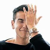 举起相机的小羊的头像