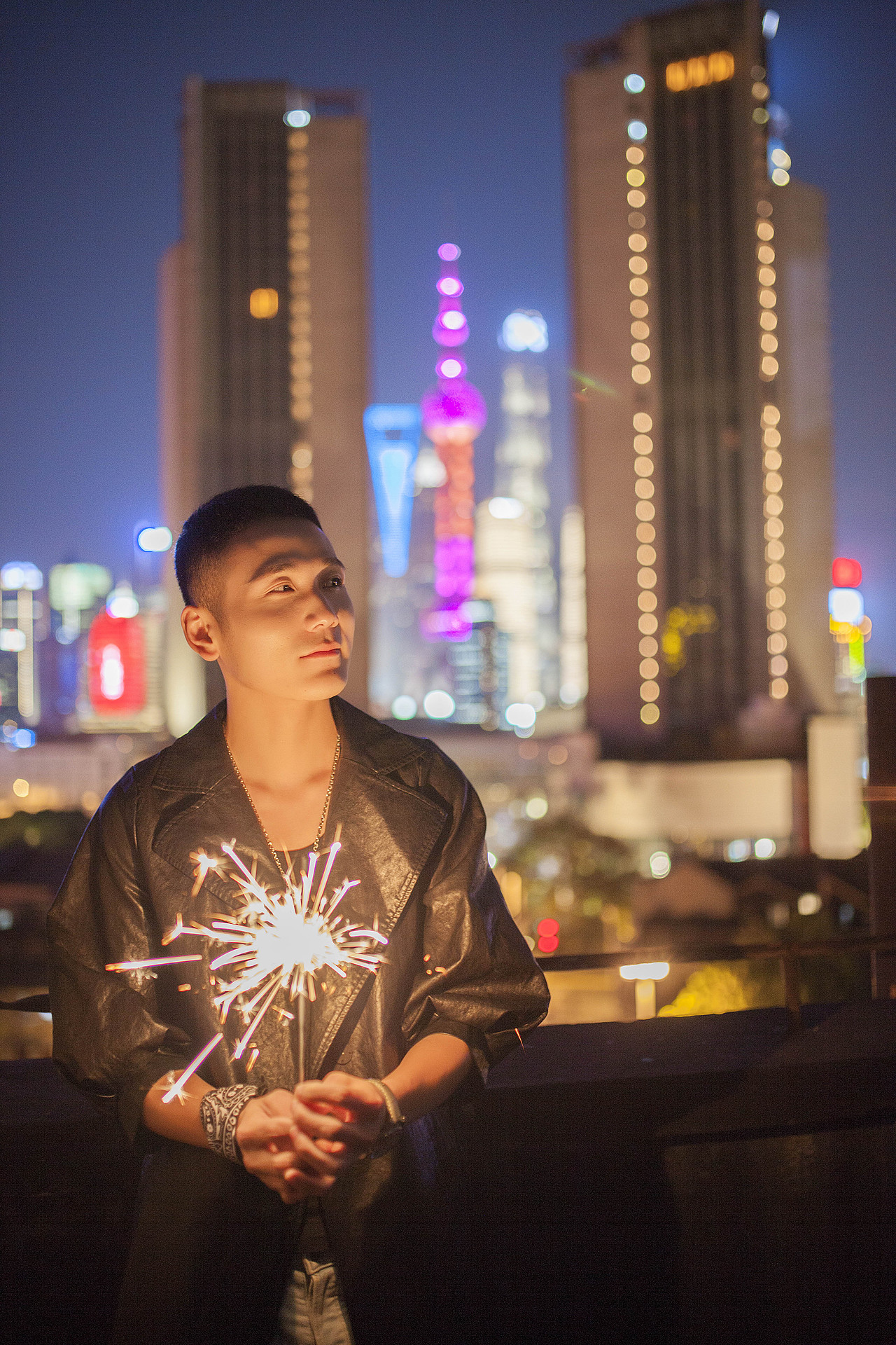 微光（图ZMTAwNjEwNTEy） - 人像摄影 - 站酷设计师花犯辛未原创素材 - 站酷ZCOOL