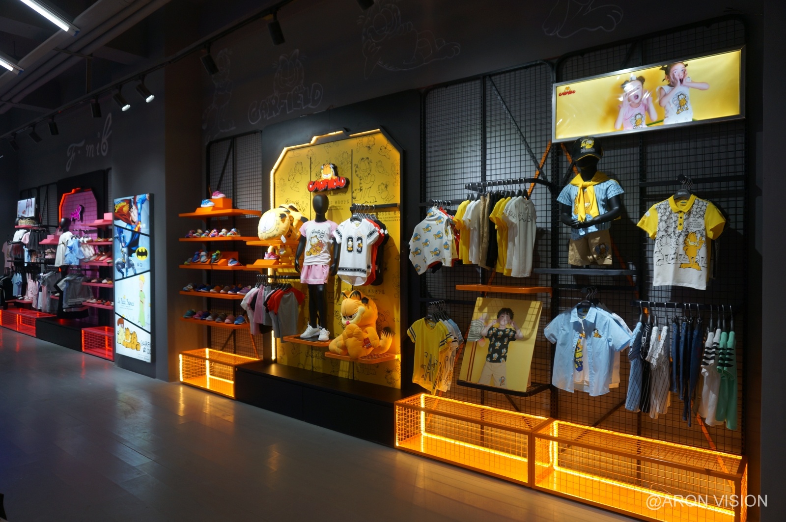 商业空间规划与设计——米6童装终端店面设计