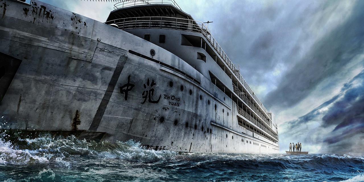 叠加入带有大广角透视的天空和阴云的素材,这样空间感一下跑了出来