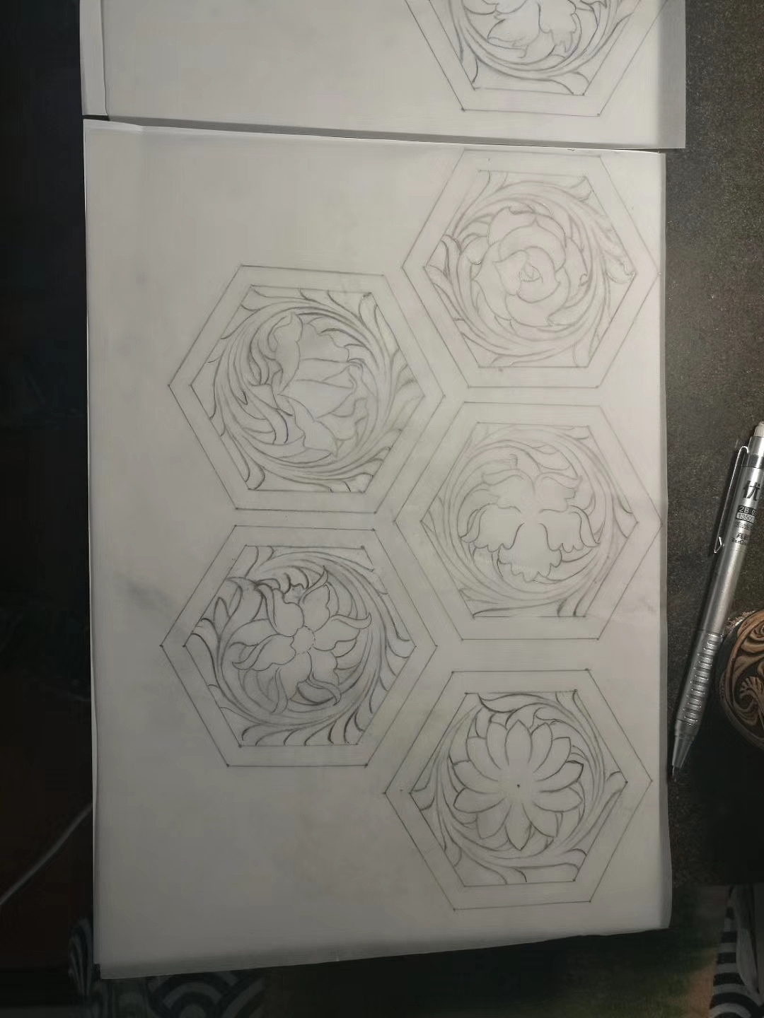 手工皮雕足球（图ZMTUwNDMxNzQw） - 工艺品设计 - 站酷设计师circle皮雕手作理原创素材 - 站酷ZCOOL