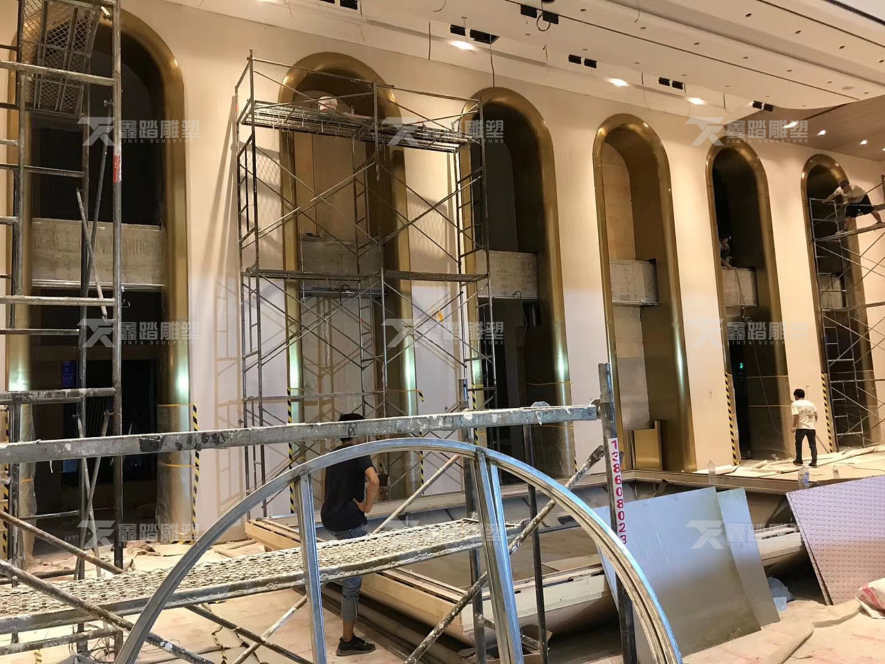 广东定制双曲面不锈钢门套厂家 创意弧形金属门框图片