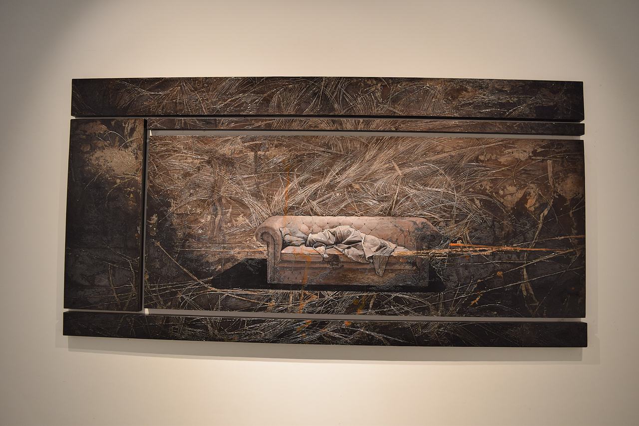 作品名称:《morn-猫宁-ing》
作者姓名:聂学中<br>材料尺寸:综合材料,尺寸可变<br>指导老师:黄凌、羊烈、赵波<br>联系电话:13776620140