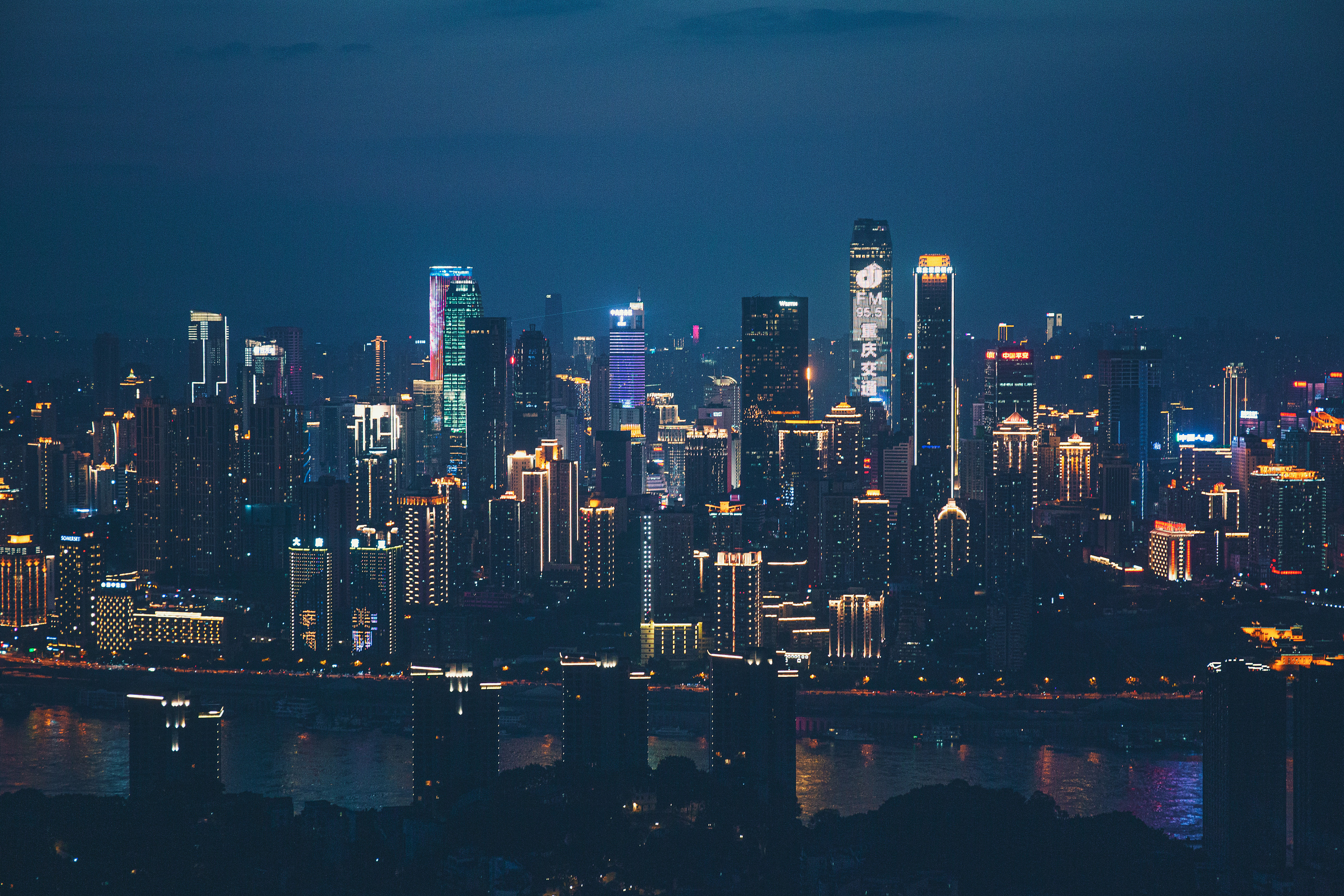 行走在重庆的夜晚