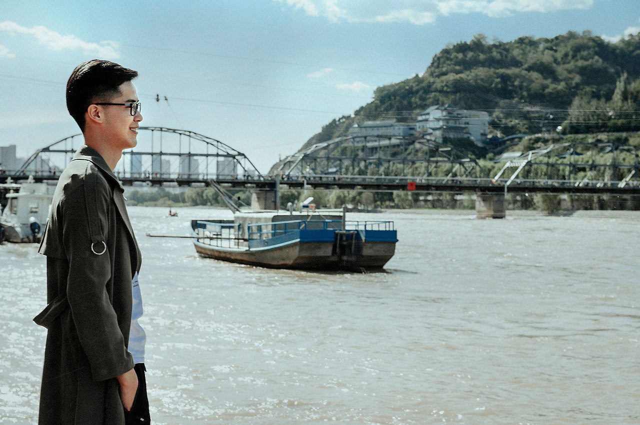  br>承载着兰州人的情 br>突然想起一句 br>长风破浪会有时,直挂云帆