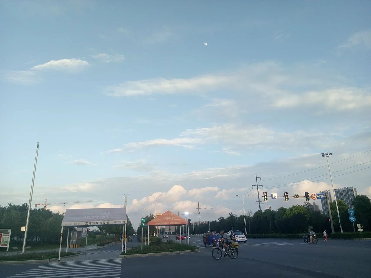 帮帮快修之你眼中的天空是什么颜色呢?